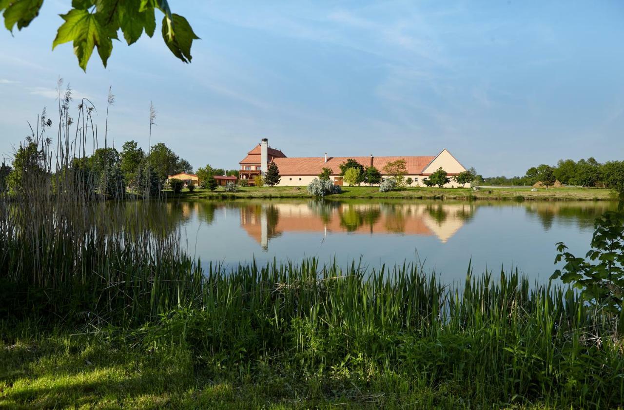 Residence Safari Resort - Chateau Borovany  Exteriör bild